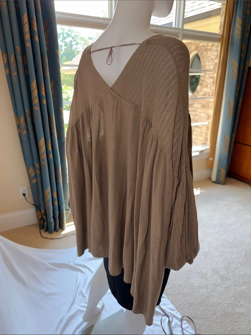Free People Camel V-Neck Balloon Sleeve Knit Tunic